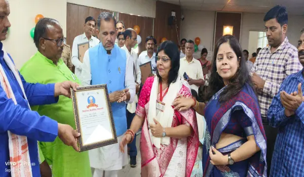 अम्बेडकरनगर के शिक्षक राम मिलन गुप्ता को मुख्यमंत्री योगी ने दिया राज्य अध्यापक पुरस्कार